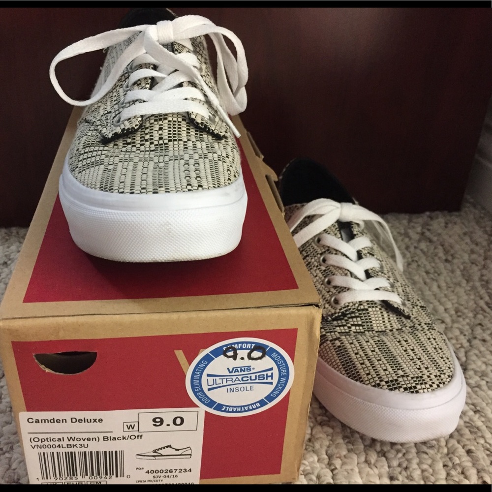 Vans Camden Deluxe Women’s 9 Black/Off White